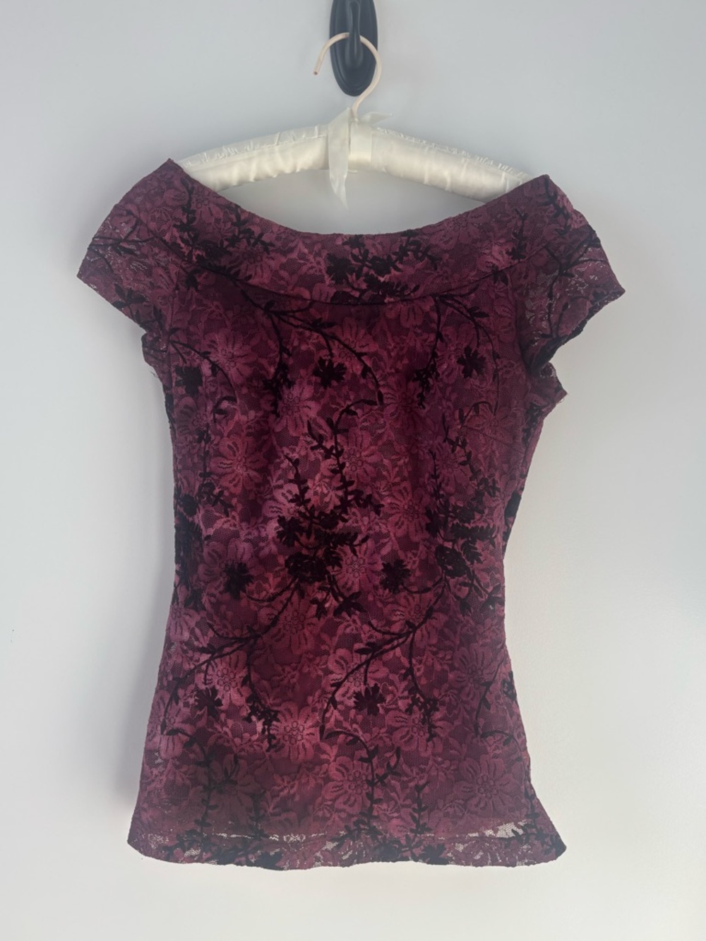 Vintage 90s La Belle Purple Red Lace Floral Velvet Boatneck Fitted Top - Picture 2 of 9